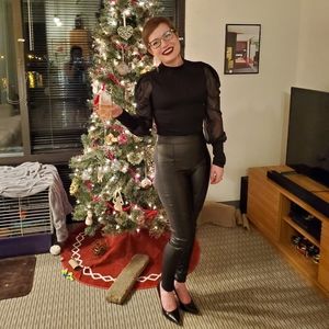 Meet your Posher, Chloe